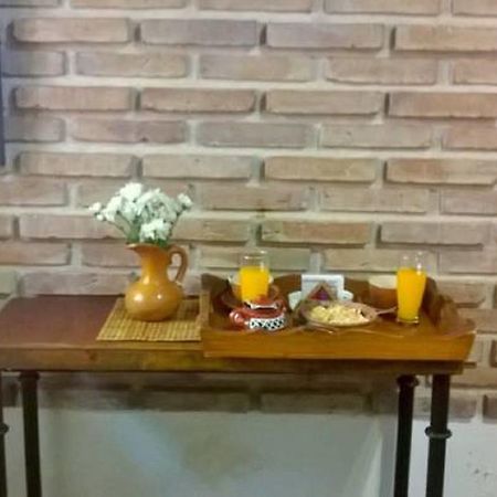 Hostal Tierra De Vinos Cafayate Ngoại thất bức ảnh