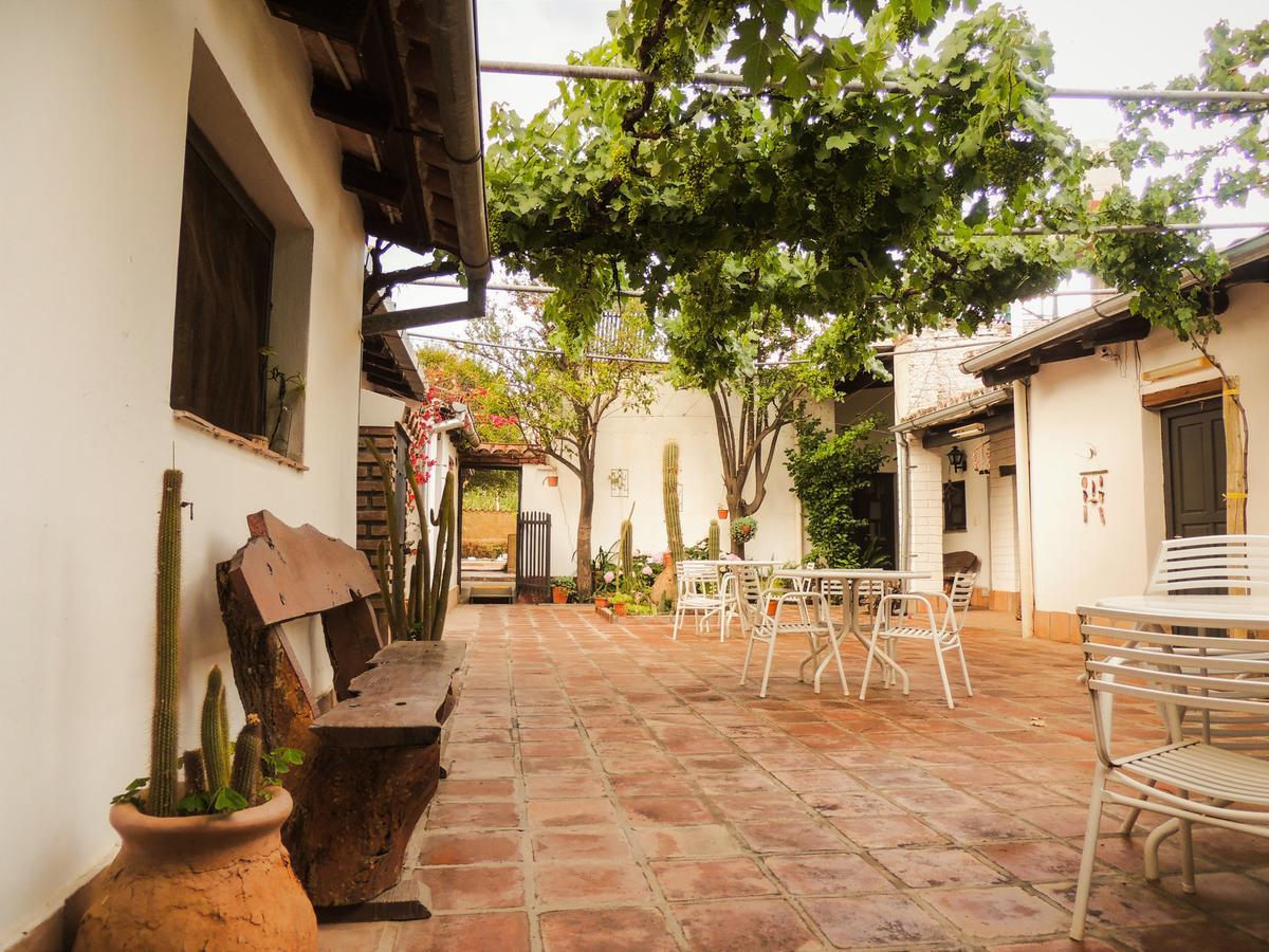 Hostal Tierra De Vinos Cafayate Ngoại thất bức ảnh