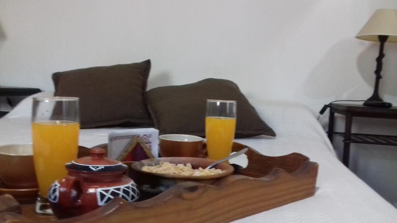 Hostal Tierra De Vinos Cafayate Ngoại thất bức ảnh