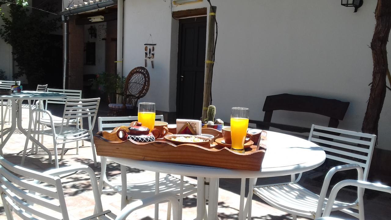 Hostal Tierra De Vinos Cafayate Ngoại thất bức ảnh