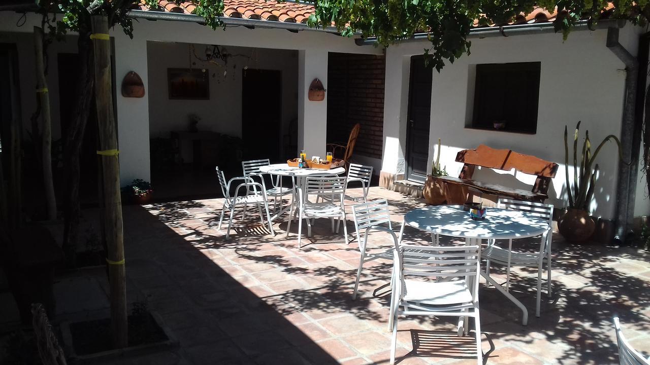 Hostal Tierra De Vinos Cafayate Ngoại thất bức ảnh