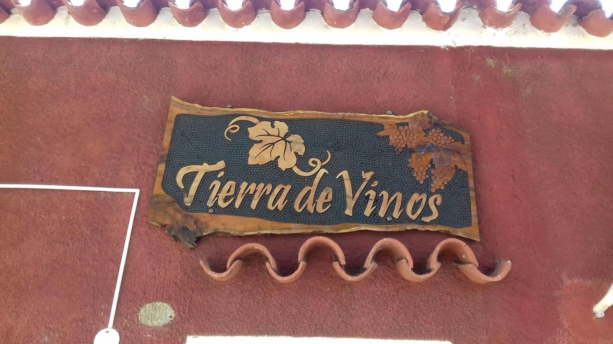 Hostal Tierra De Vinos Cafayate Ngoại thất bức ảnh