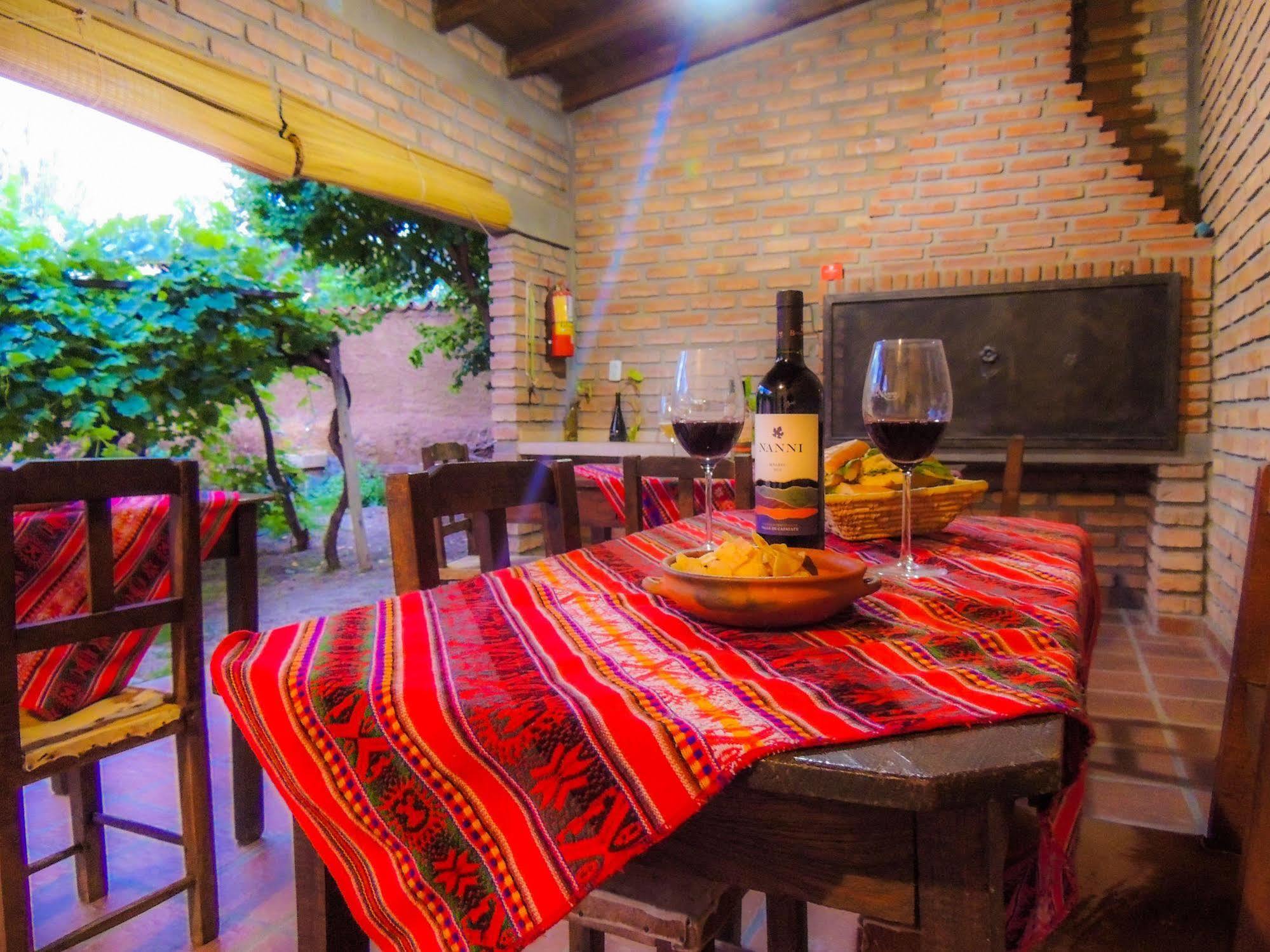 Hostal Tierra De Vinos Cafayate Ngoại thất bức ảnh