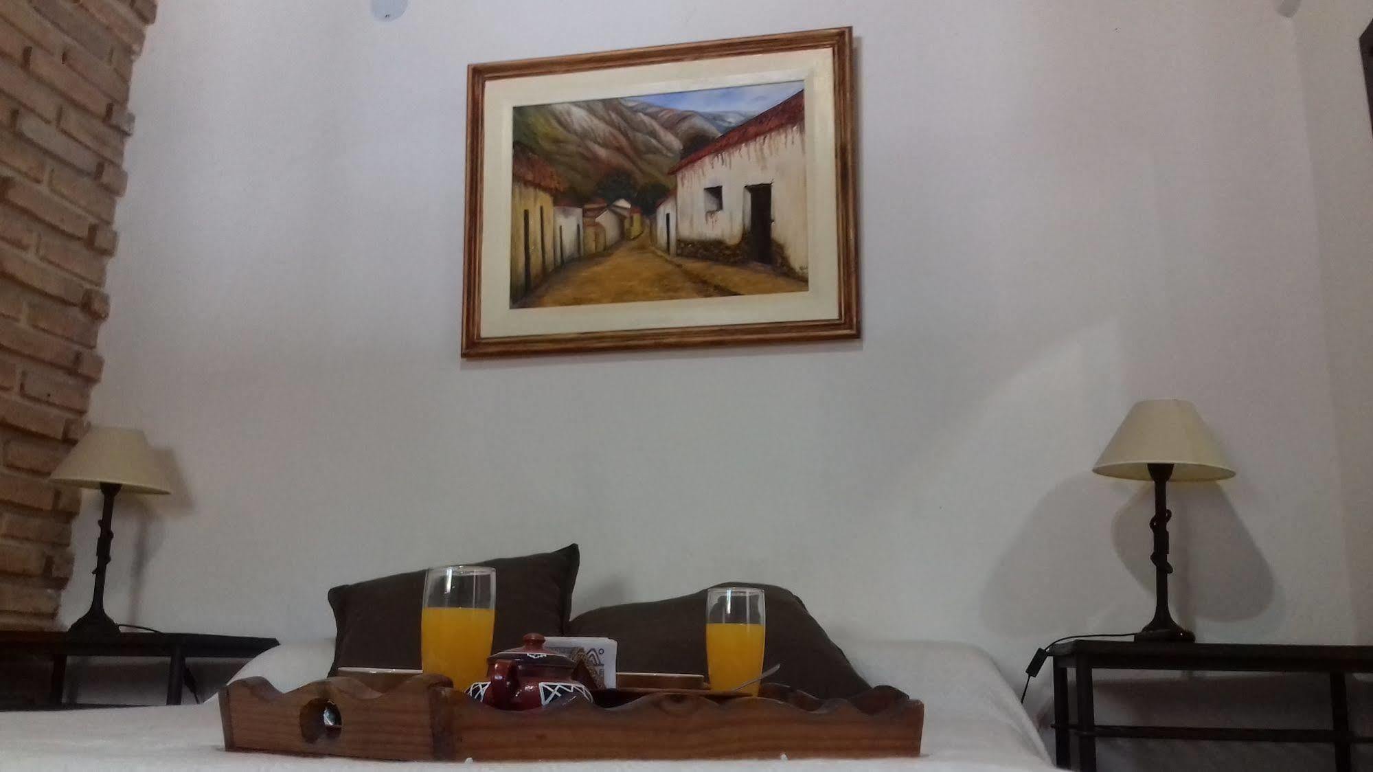Hostal Tierra De Vinos Cafayate Ngoại thất bức ảnh