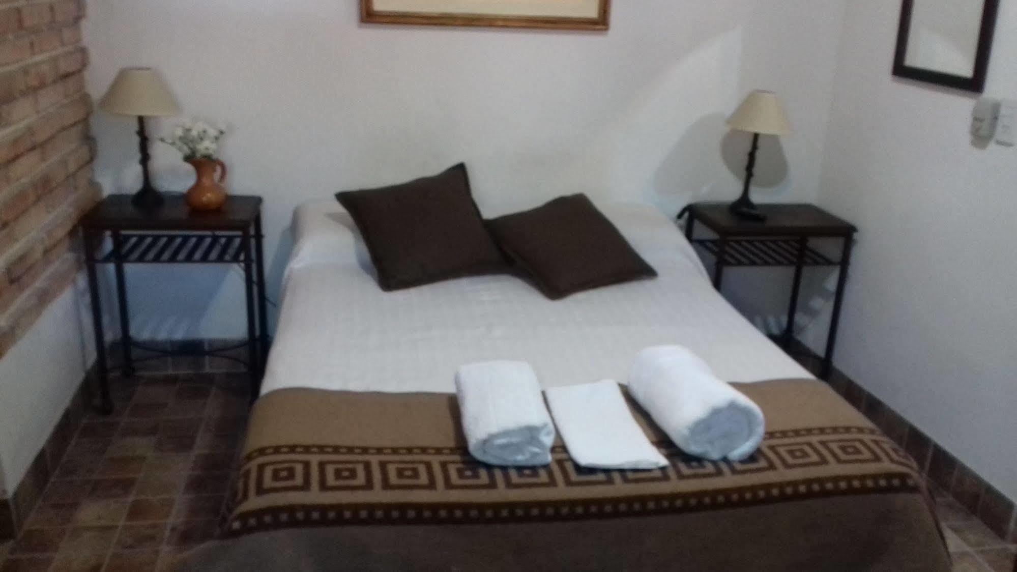 Hostal Tierra De Vinos Cafayate Ngoại thất bức ảnh