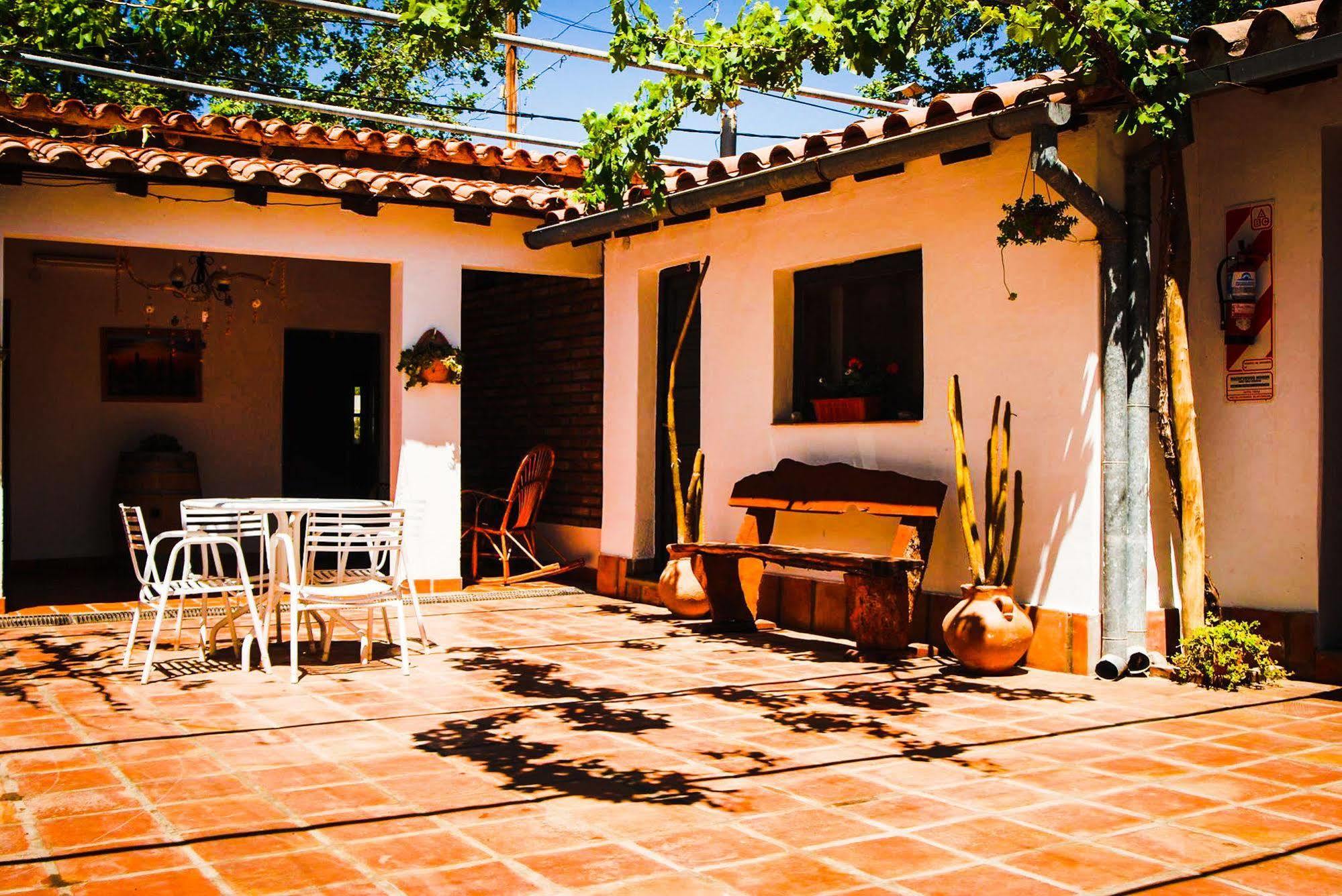 Hostal Tierra De Vinos Cafayate Ngoại thất bức ảnh